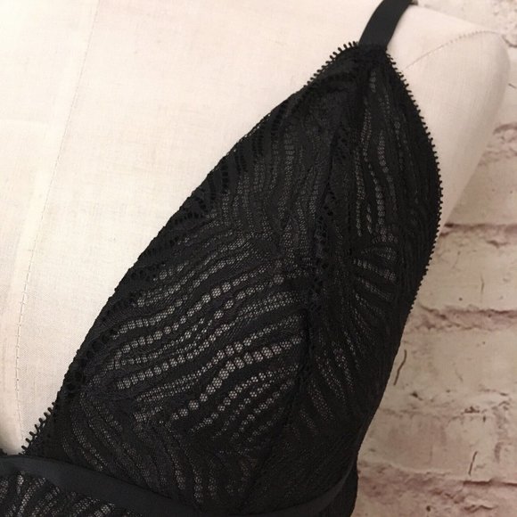 VICTORIA'S SECRET Black Sheer Unlined Zebra Lace Bralette Womens Size XL NEW - Picture 2 of 5